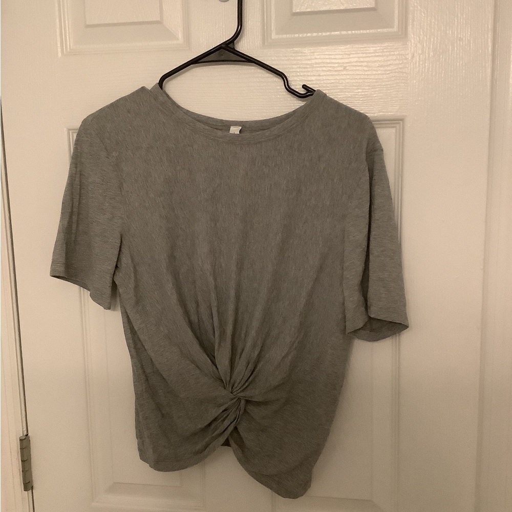 Lululemon cropped gray shirt with twisted front